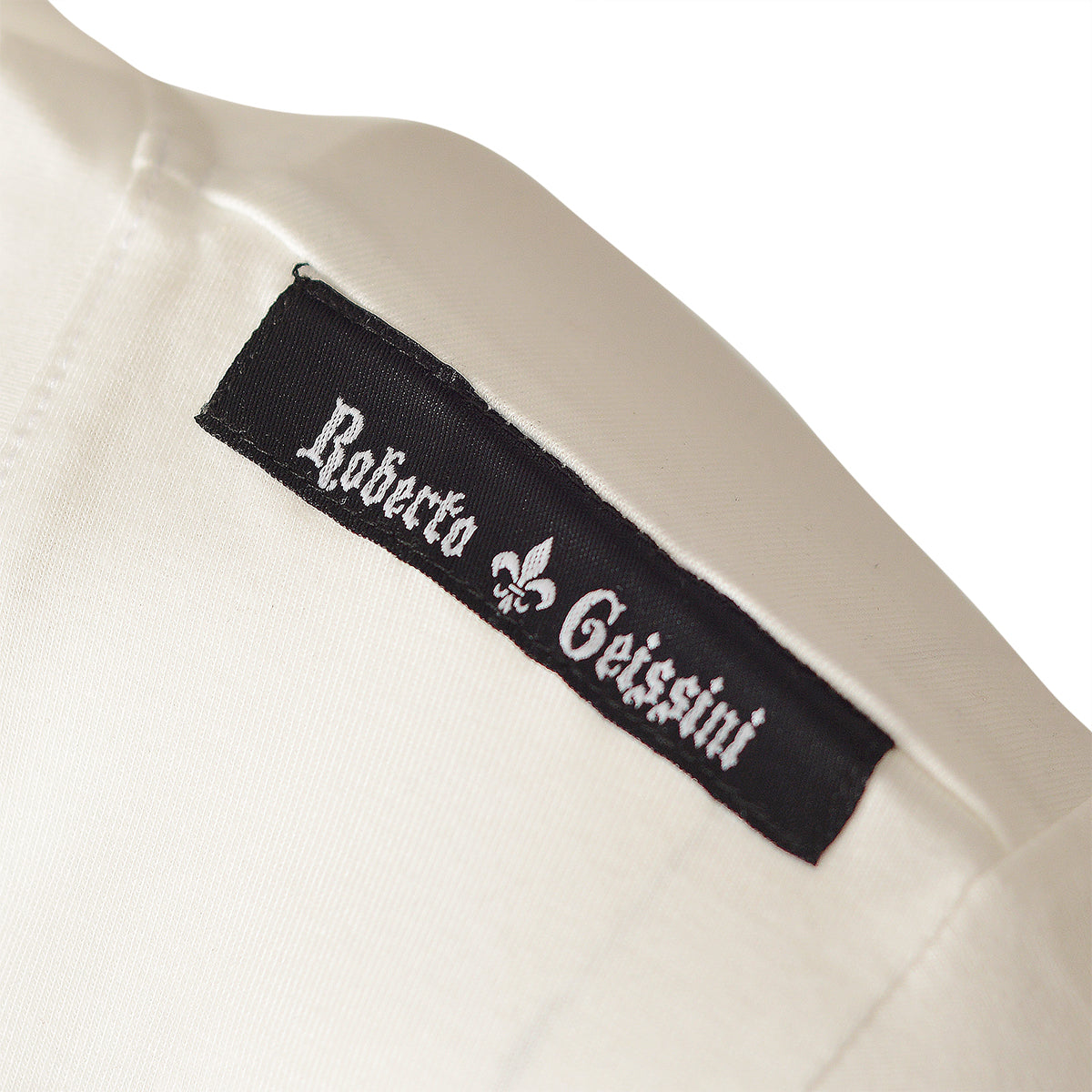 Farba bieleho trička Wings