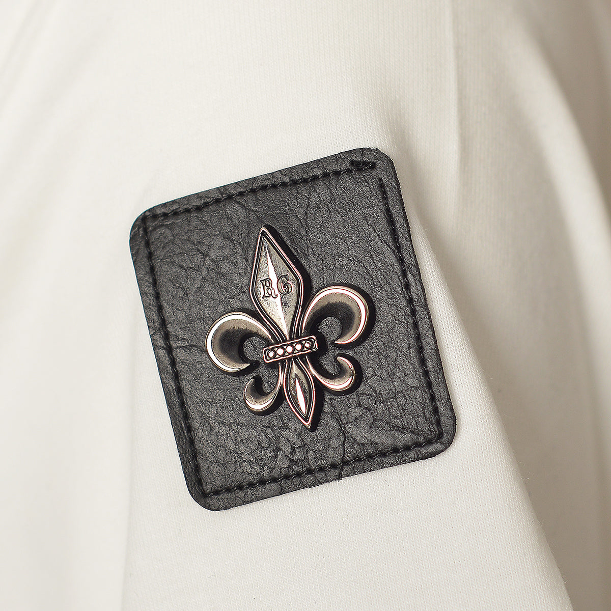 Farba bieleho trička Wings