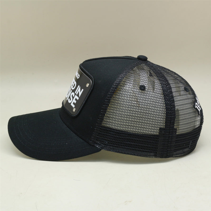 Navrhnuté v čiernej farbe Paradise Cap